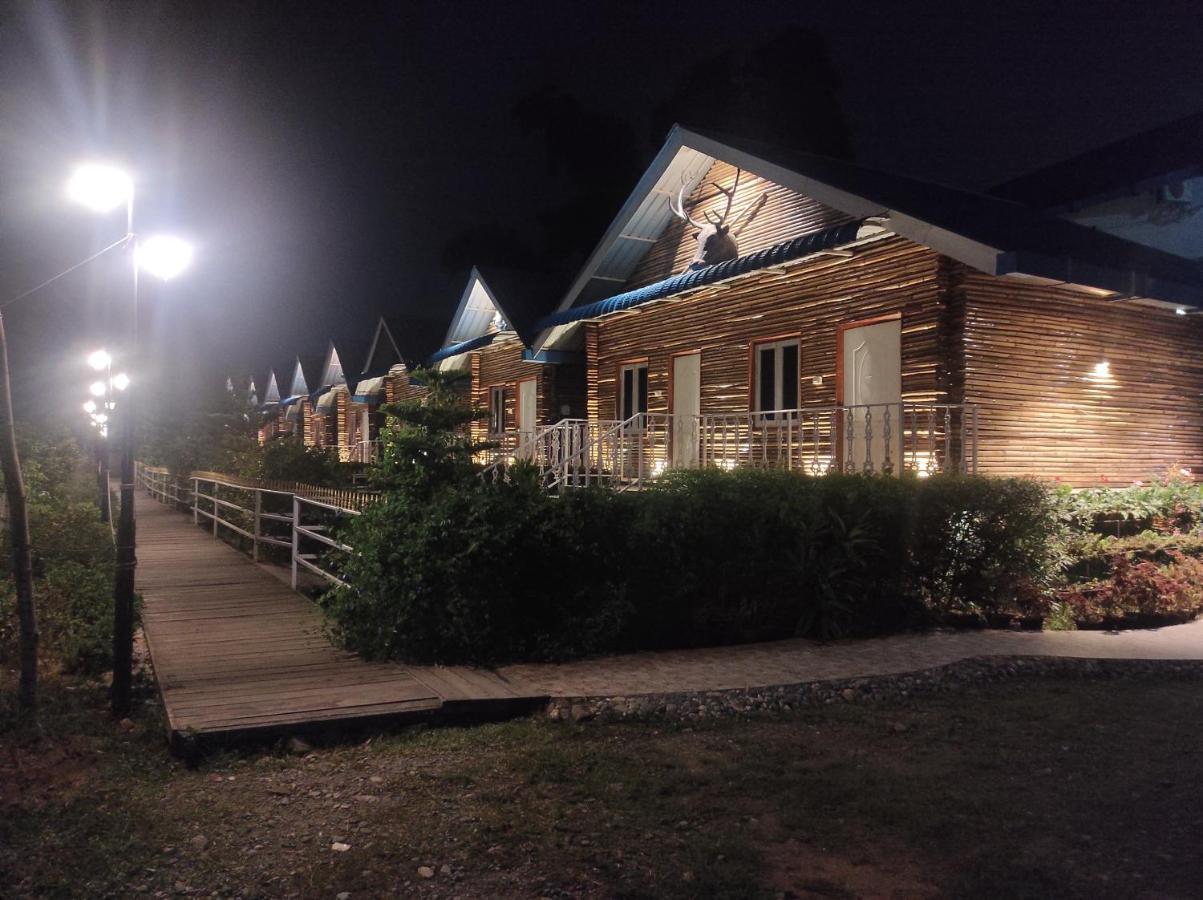 Changs Resort Kaharpara Bagian luar foto