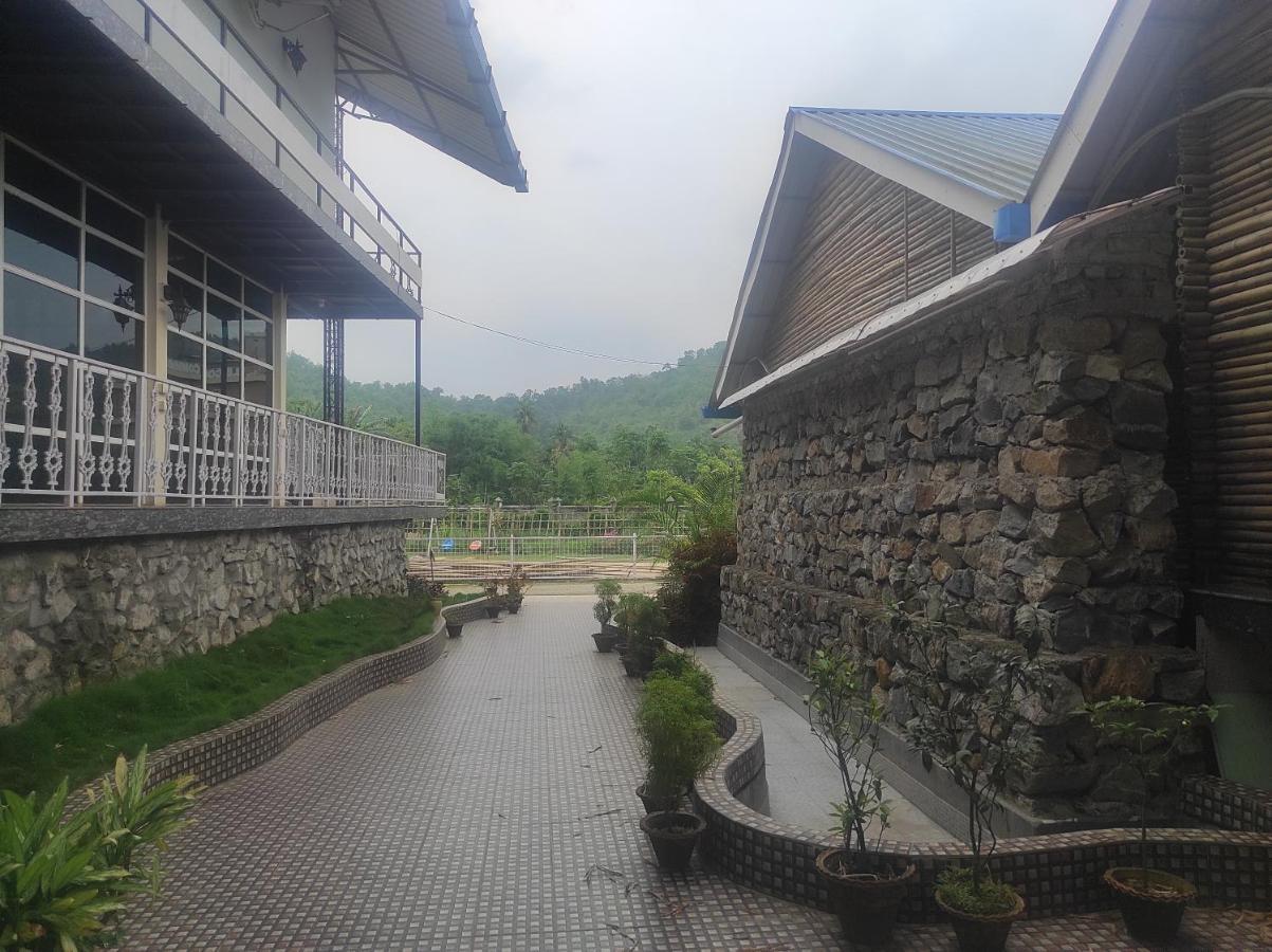 Changs Resort Kaharpara Bagian luar foto