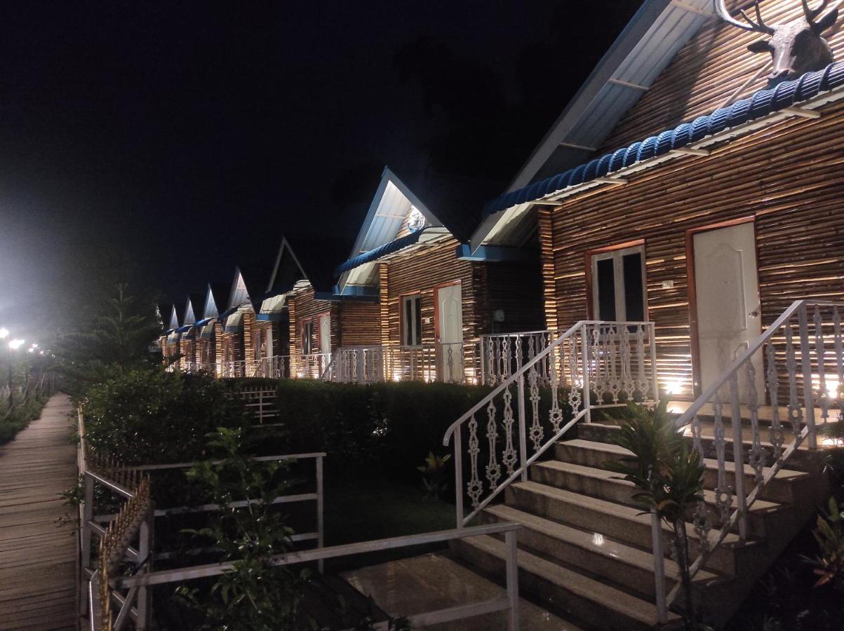 Changs Resort Kaharpara Bagian luar foto