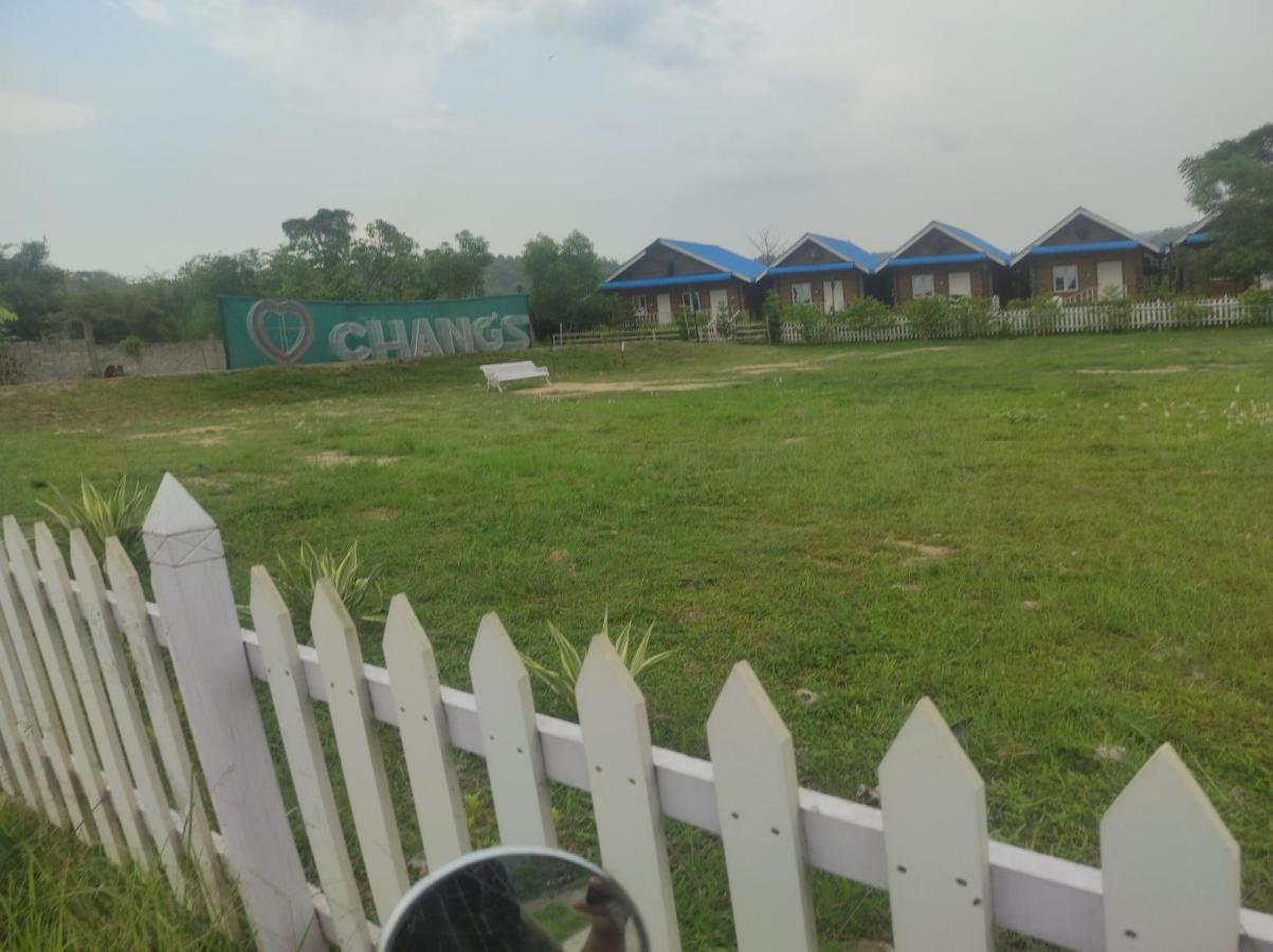 Changs Resort Kaharpara Bagian luar foto
