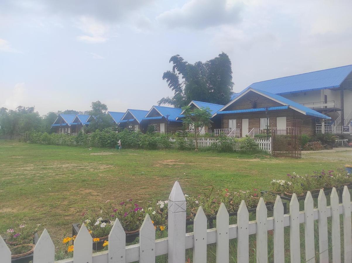 Changs Resort Kaharpara Bagian luar foto