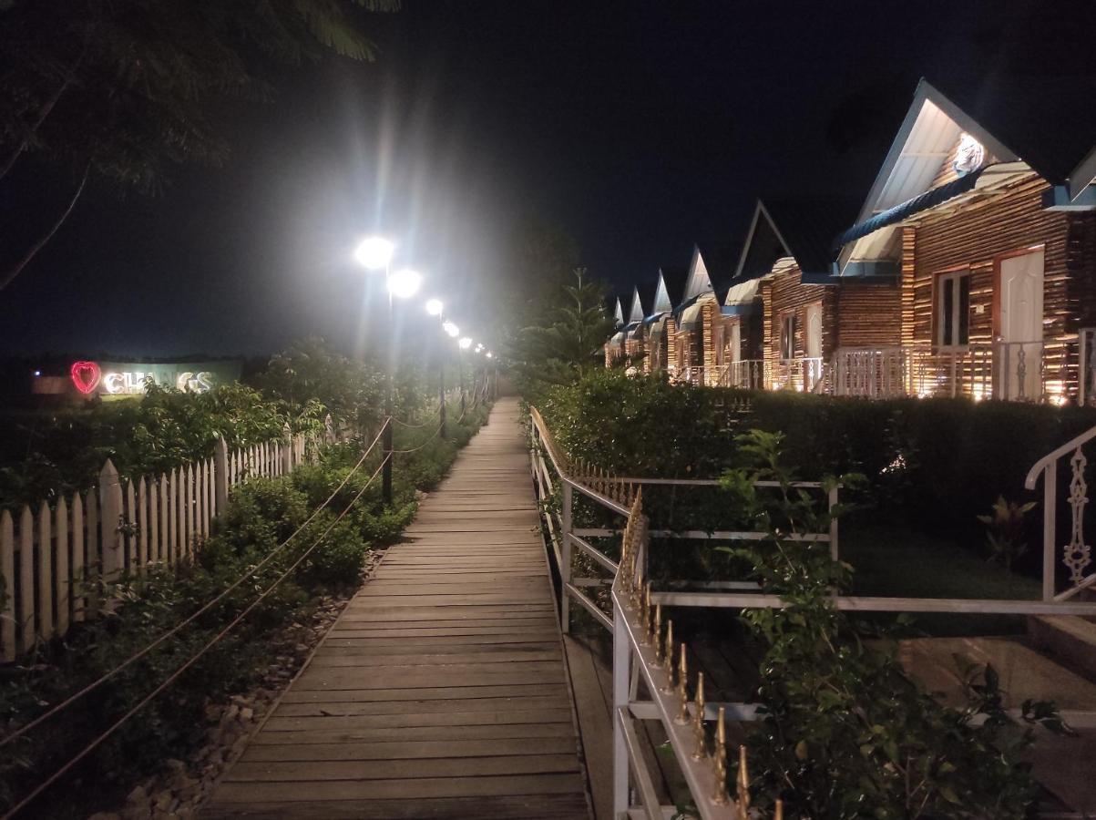 Changs Resort Kaharpara Bagian luar foto