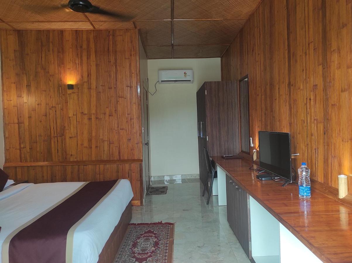 Changs Resort Kaharpara Bagian luar foto