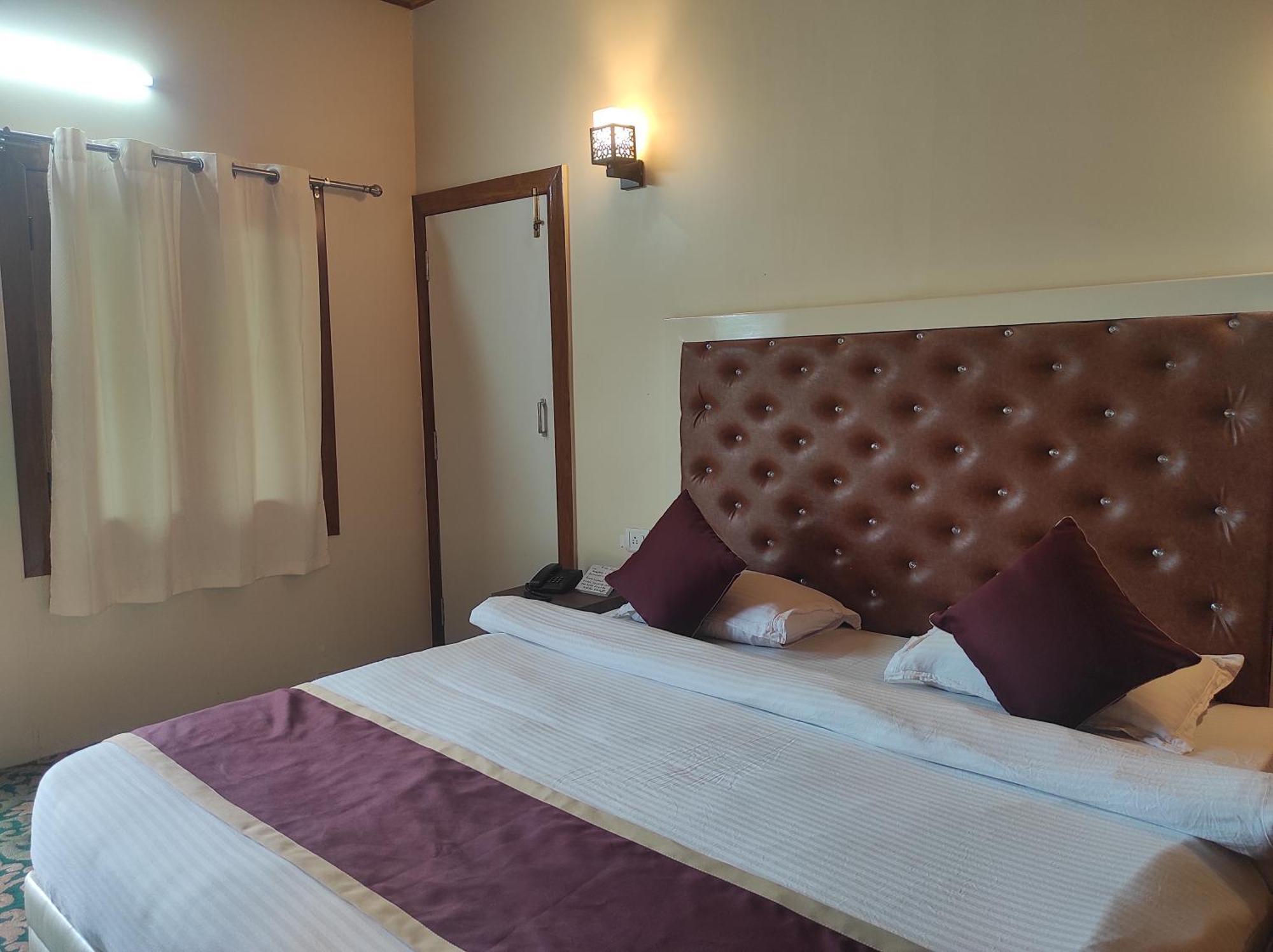 Changs Resort Kaharpara Bagian luar foto